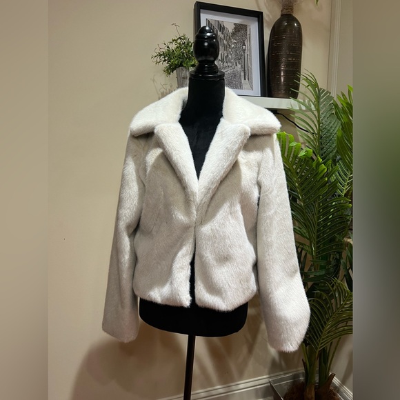 House of Harlow 1960 Faux Fur Creme Coat w/ Pockets Small - Picture 2 of 7